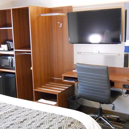 Microtel Inn & Suites Су Сент Мари Екстериор снимка