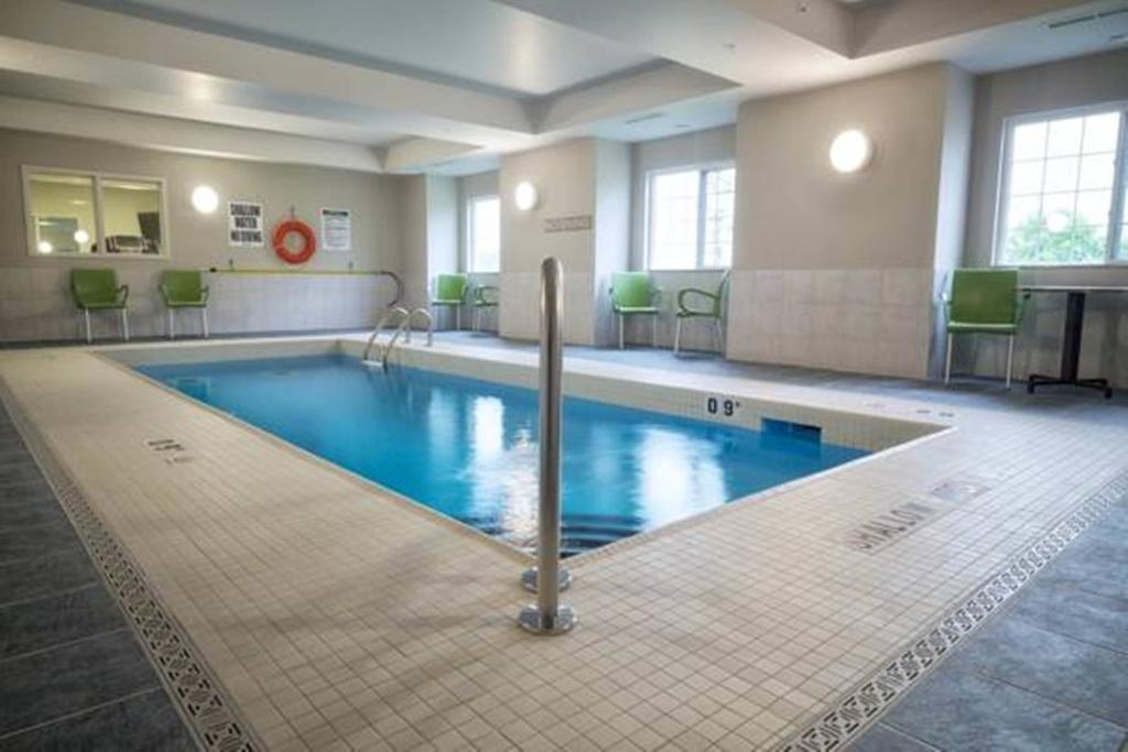 Microtel Inn & Suites Су Сент Мари Екстериор снимка