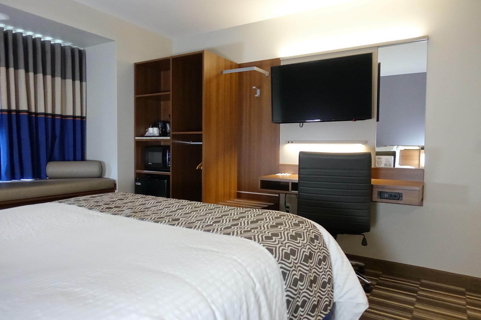 Microtel Inn & Suites Су Сент Мари Екстериор снимка