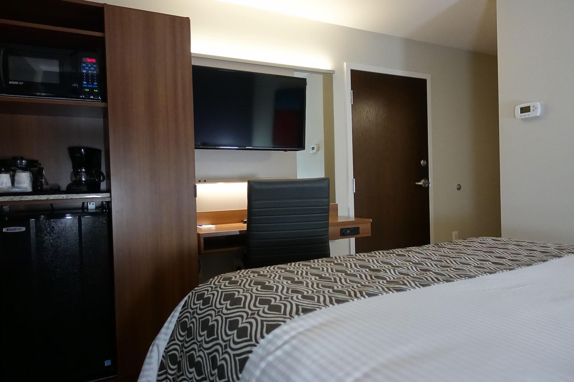 Microtel Inn & Suites Су Сент Мари Екстериор снимка