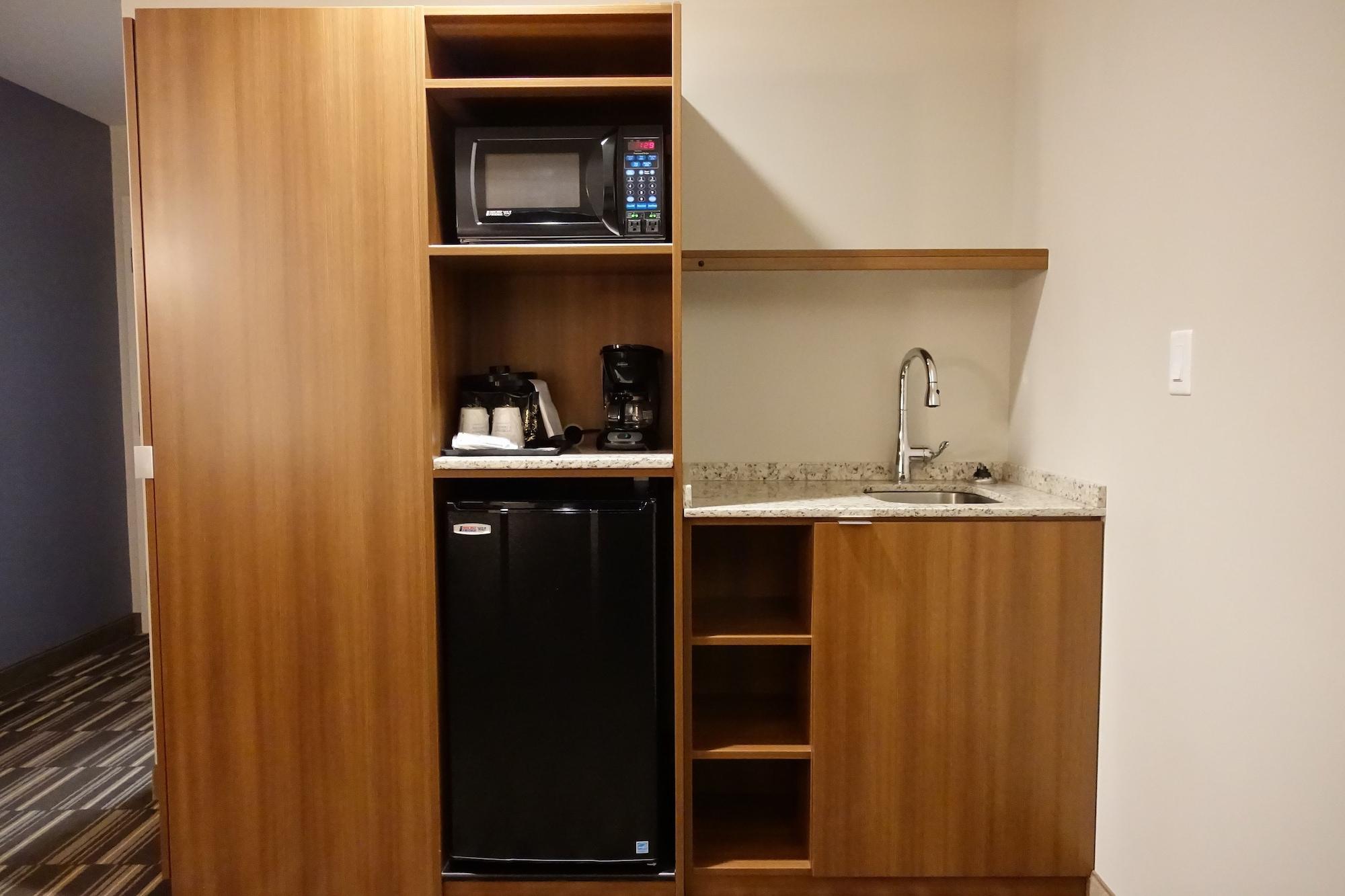 Microtel Inn & Suites Су Сент Мари Екстериор снимка