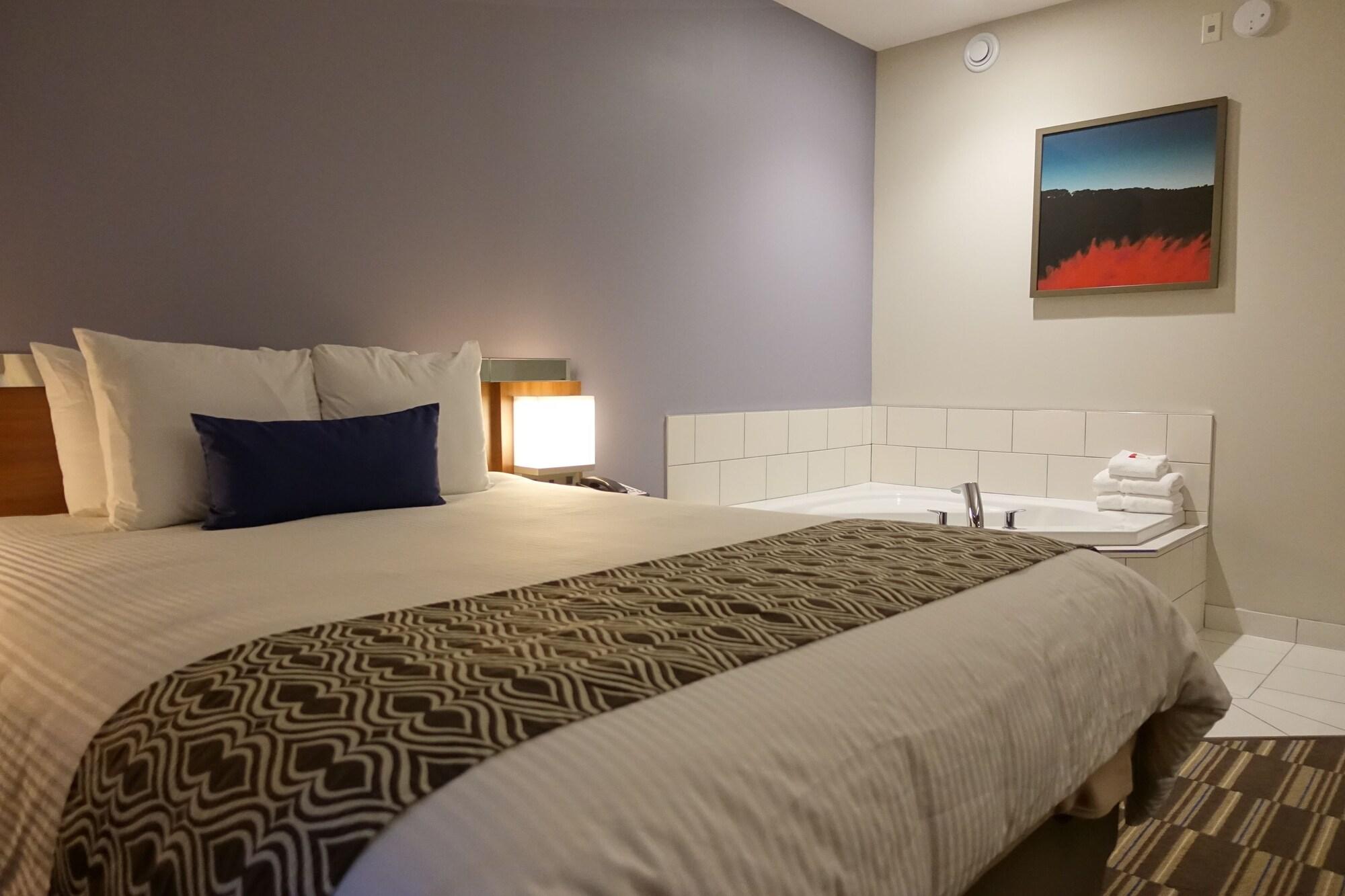 Microtel Inn & Suites Су Сент Мари Екстериор снимка