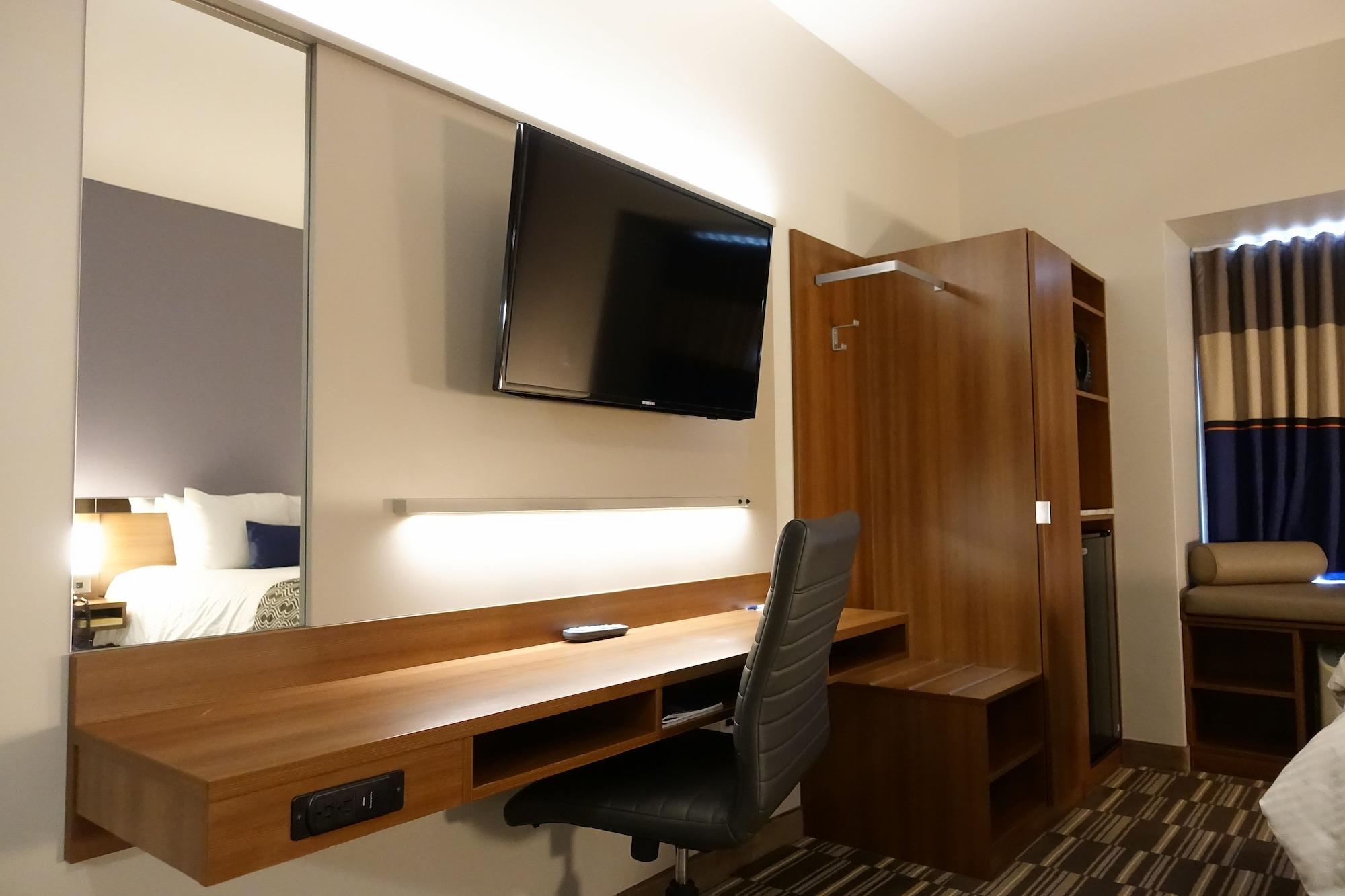 Microtel Inn & Suites Су Сент Мари Екстериор снимка