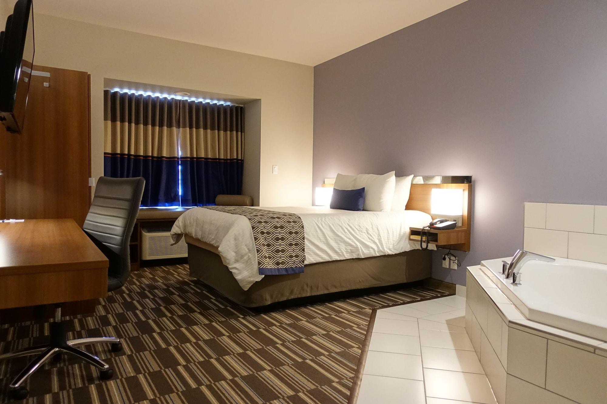 Microtel Inn & Suites Су Сент Мари Екстериор снимка