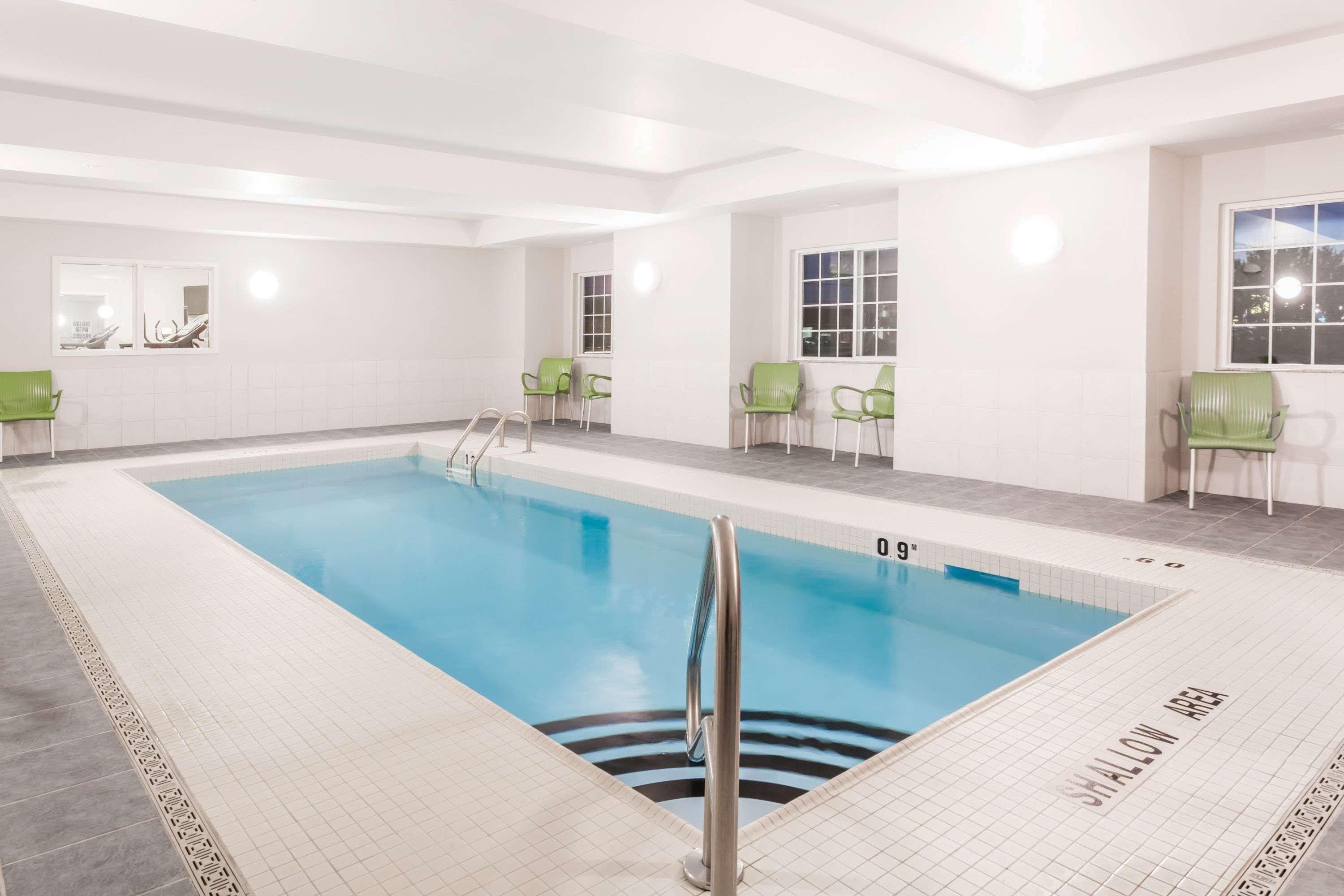 Microtel Inn & Suites Су Сент Мари Екстериор снимка