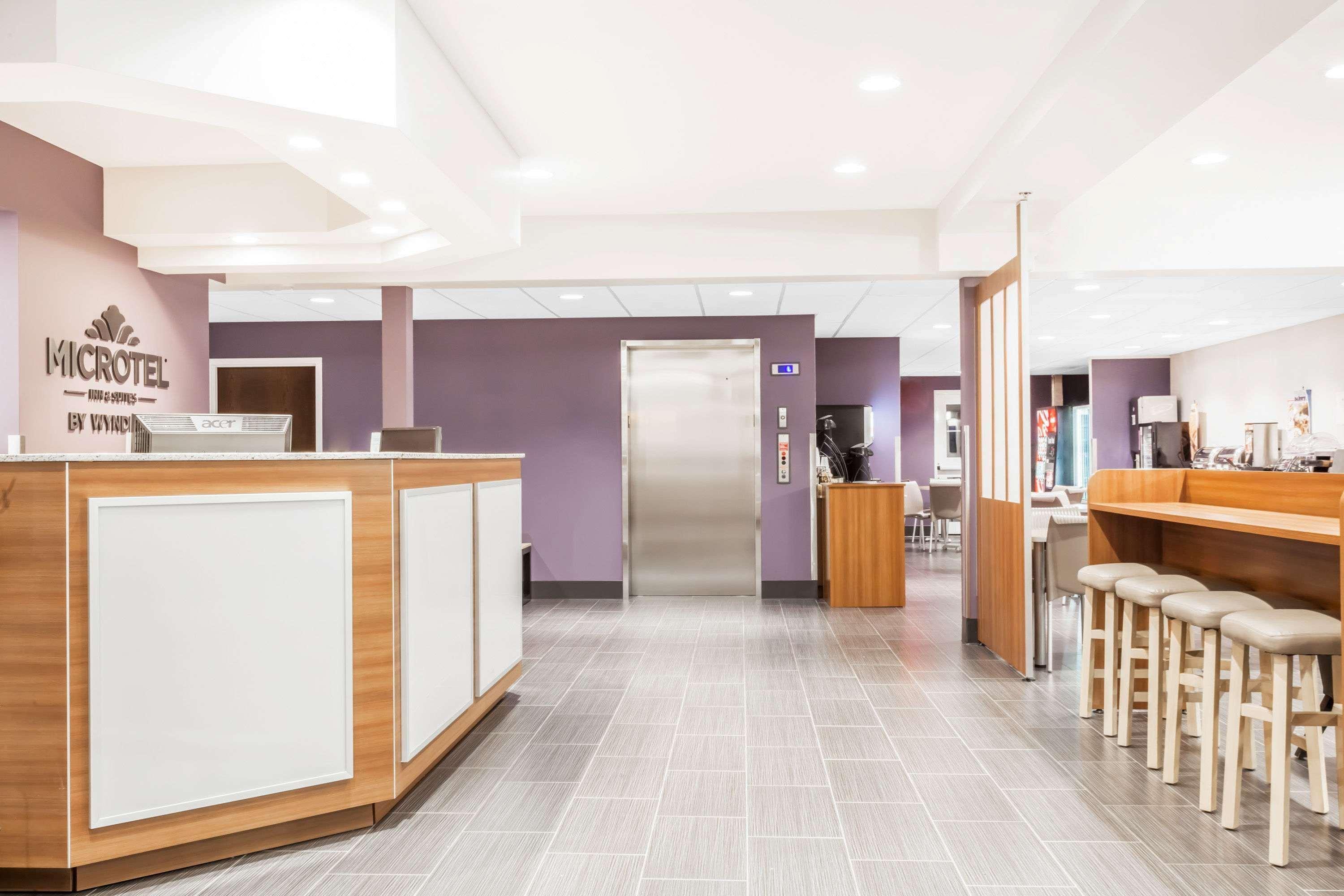 Microtel Inn & Suites Су Сент Мари Екстериор снимка