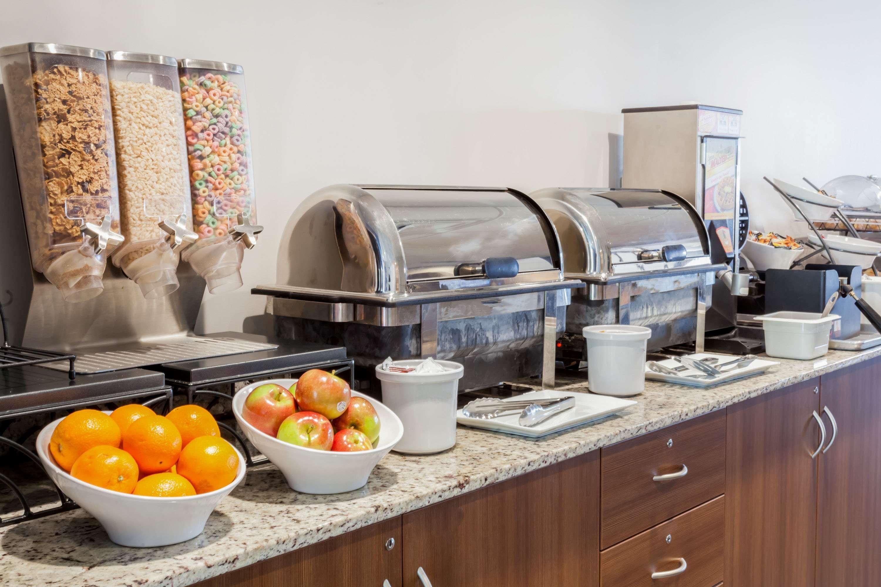 Microtel Inn & Suites Су Сент Мари Екстериор снимка