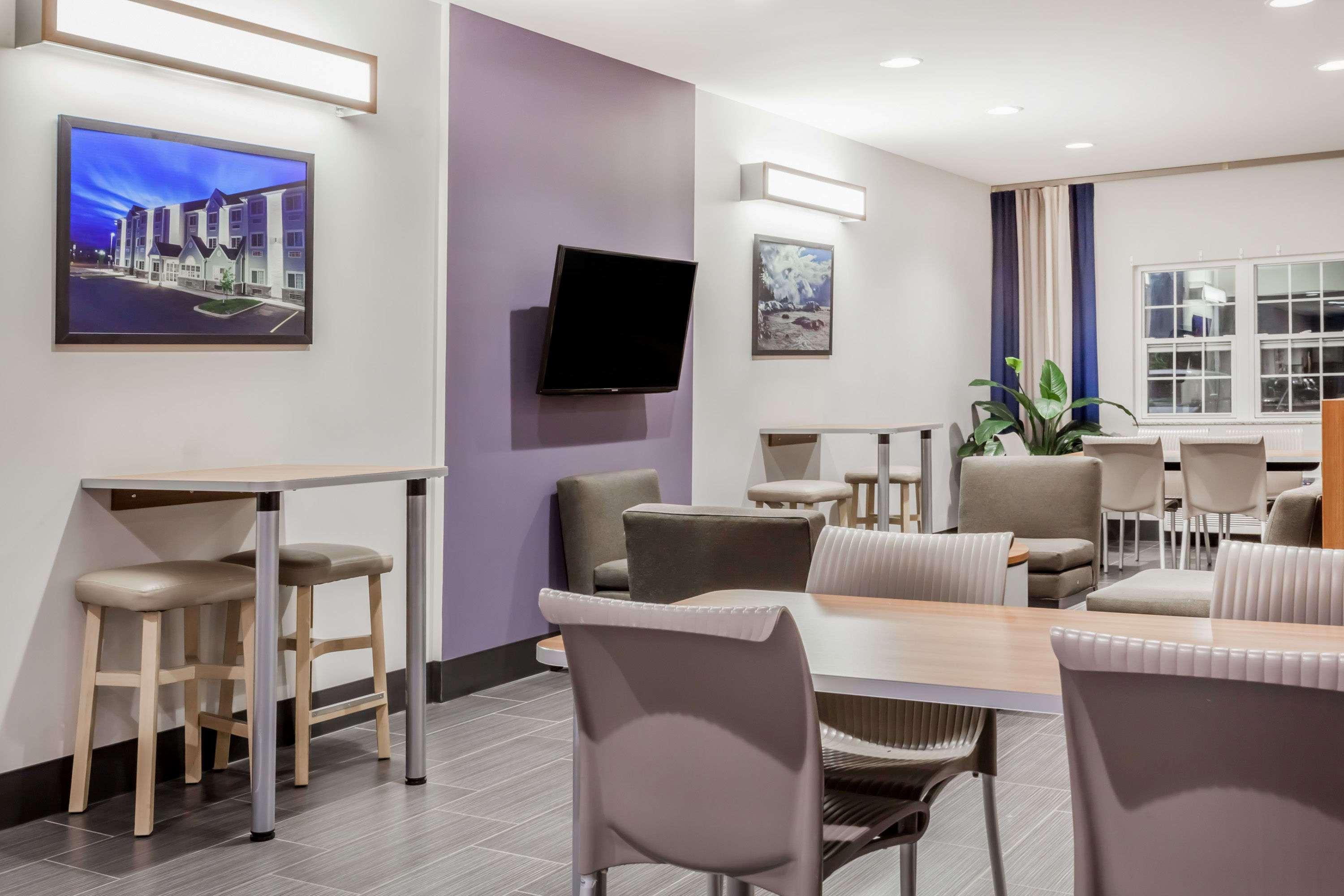 Microtel Inn & Suites Су Сент Мари Екстериор снимка