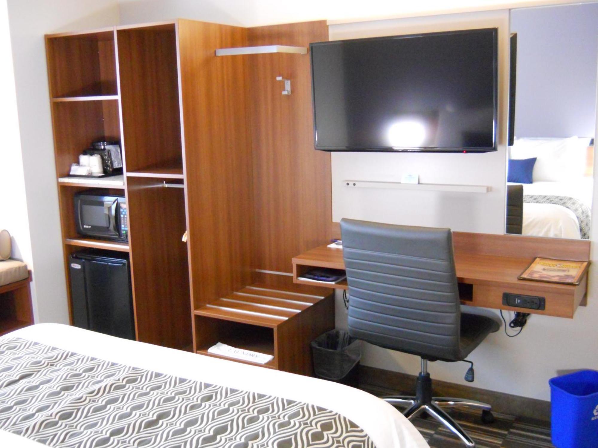 Microtel Inn & Suites Су Сент Мари Екстериор снимка