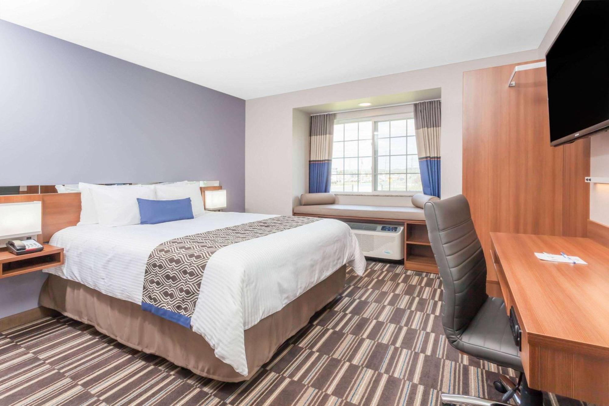 Microtel Inn & Suites Су Сент Мари Екстериор снимка