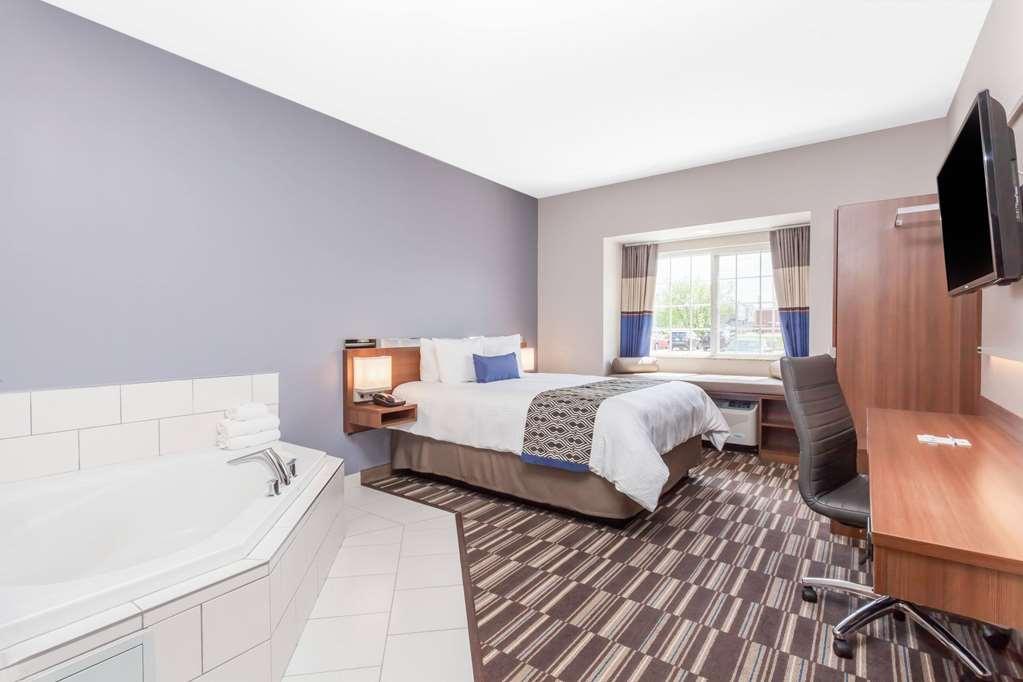 Microtel Inn & Suites Су Сент Мари Стая снимка