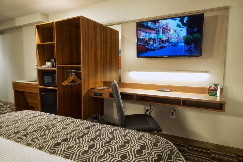 Microtel Inn & Suites Су Сент Мари Екстериор снимка