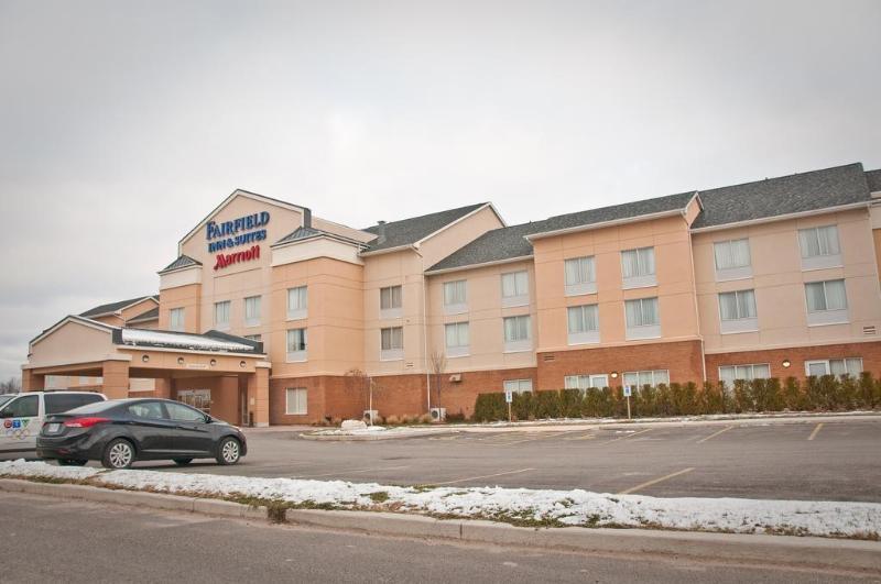 Microtel Inn & Suites Су Сент Мари Екстериор снимка